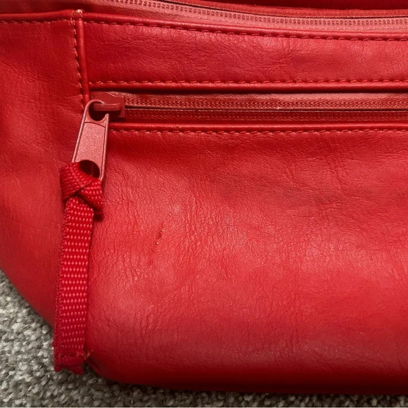 Giant urban outfitters fanny in fair condition couple of issues  photographed - Picture 8 of 10